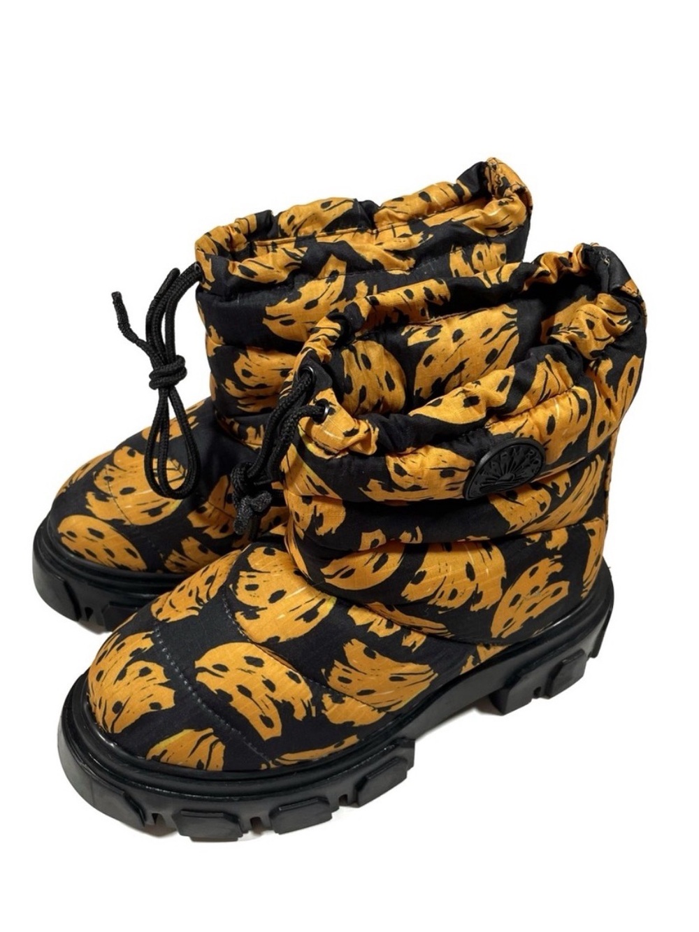 NWOT Farm Rio Banana Bunch Lug Sole Puffer Bootie Size 8